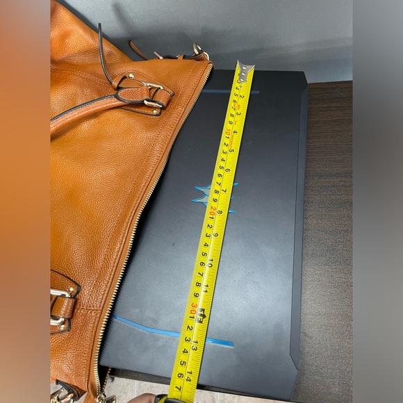 KATTEE large capacity shoulder bag with metal feet and buckle details - Picture 15 of 16